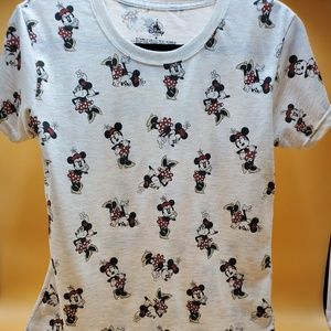 Minnie Mouse Disney Short Sleeve Tee.
